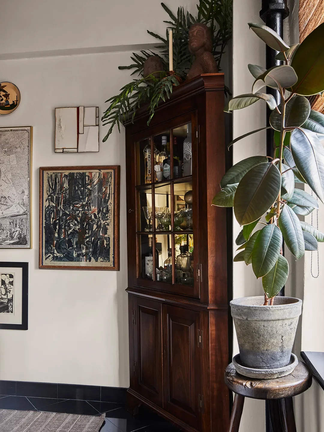 This Designer's 550-Sq-Ft Studio Packs More Personality Than Most Mansions