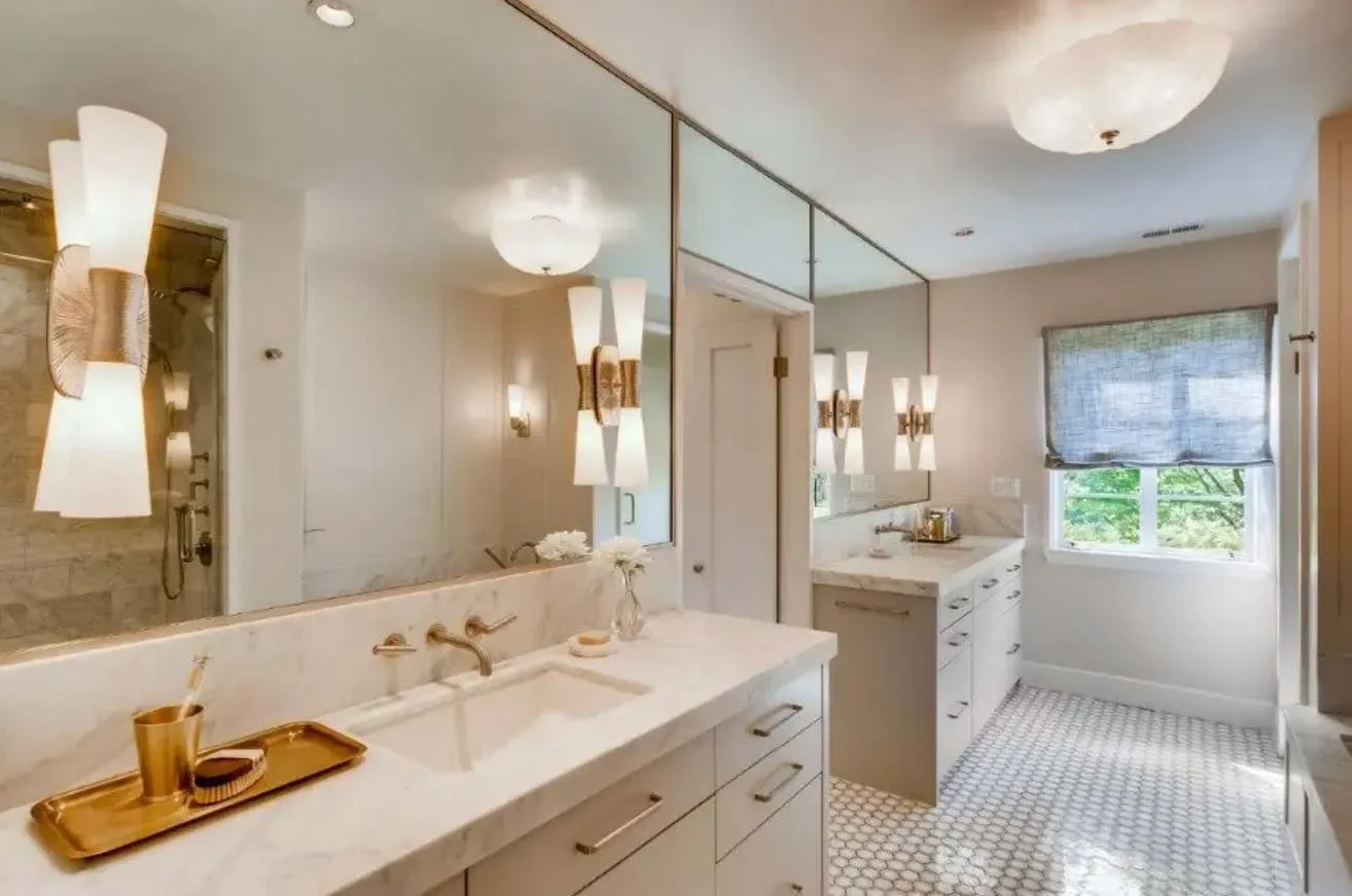 Before & After: Four Tiny Swaps Gave This Baltimore Bathroom a Total Personality Transplant
