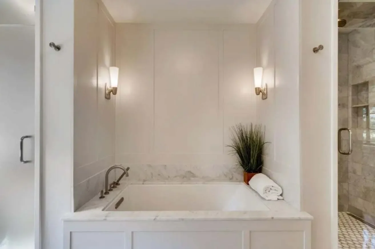 Before & After: Four Tiny Swaps Gave This Baltimore Bathroom a Total Personality Transplant