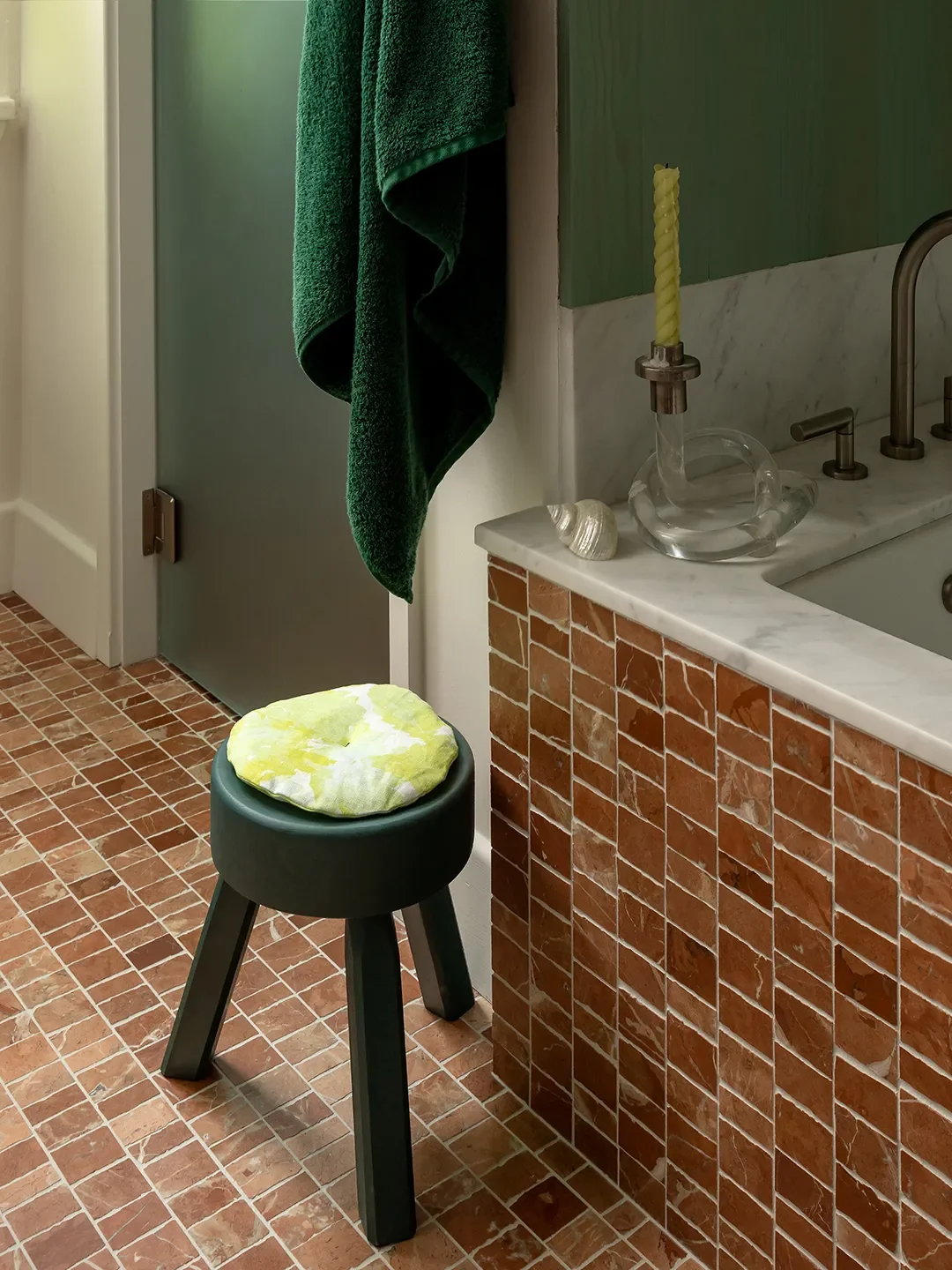 Before & After: Four Tiny Swaps Gave This Baltimore Bathroom a Total Personality Transplant