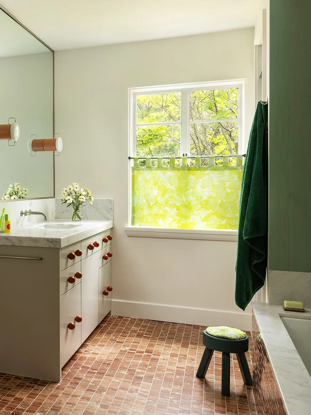 Before & After: Four Tiny Swaps Gave This Baltimore Bathroom a Total Personality Transplant