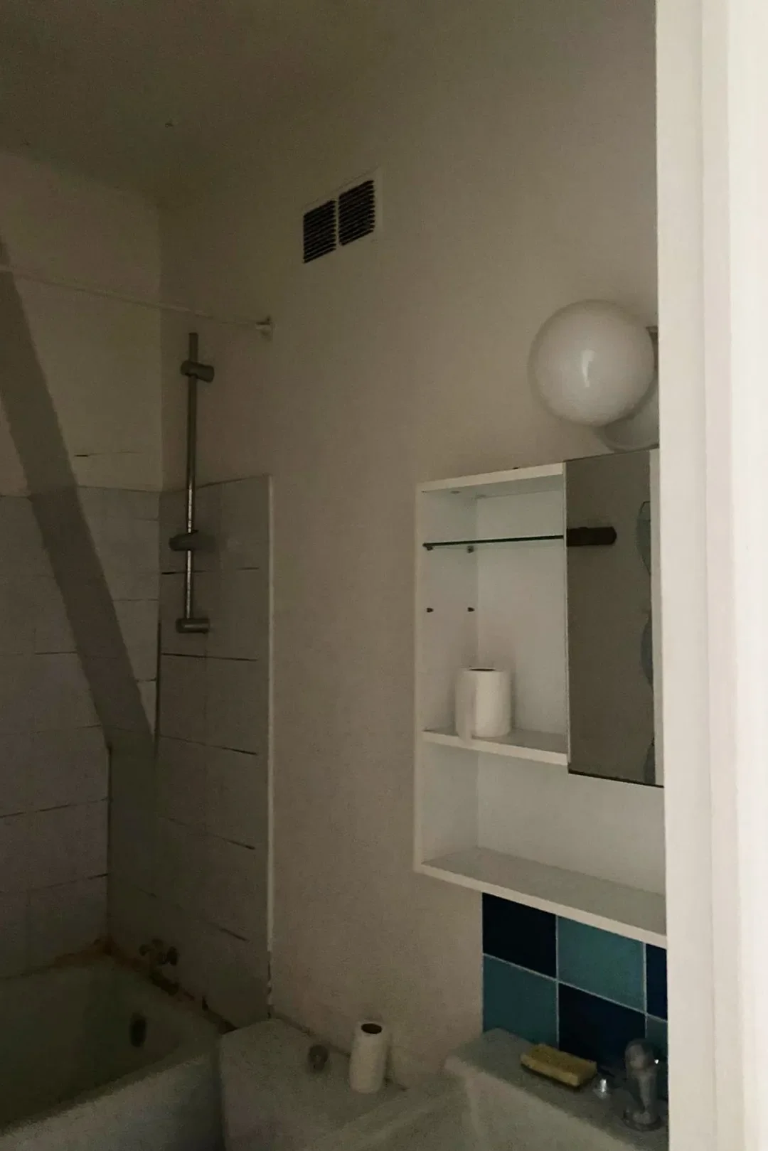 Before & After: This Tiny Parisian Bathroom Got a Pool-Tile Glow-Up Worthy of the City of Light