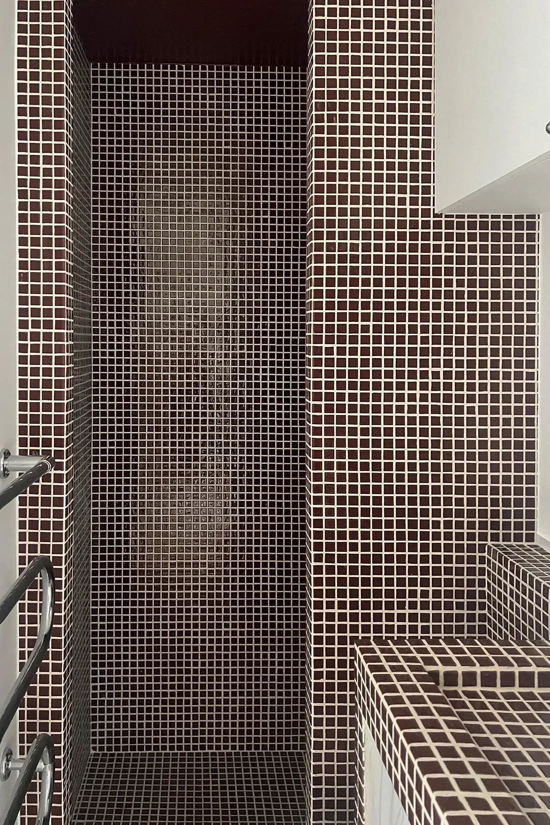 Before & After: This Tiny Parisian Bathroom Got a Pool-Tile Glow-Up Worthy of the City of Light