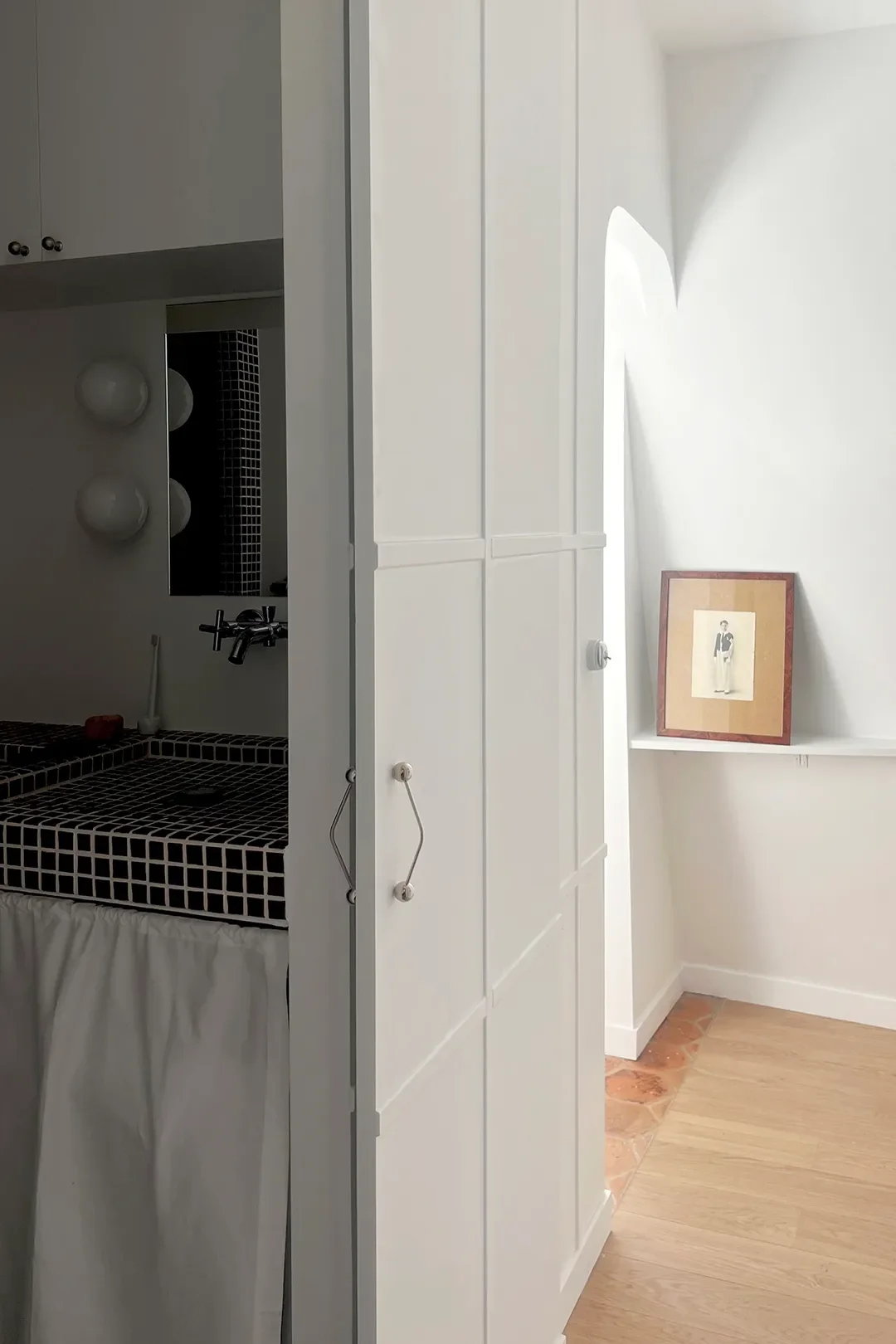 Before & After: This Tiny Parisian Bathroom Got a Pool-Tile Glow-Up Worthy of the City of Light