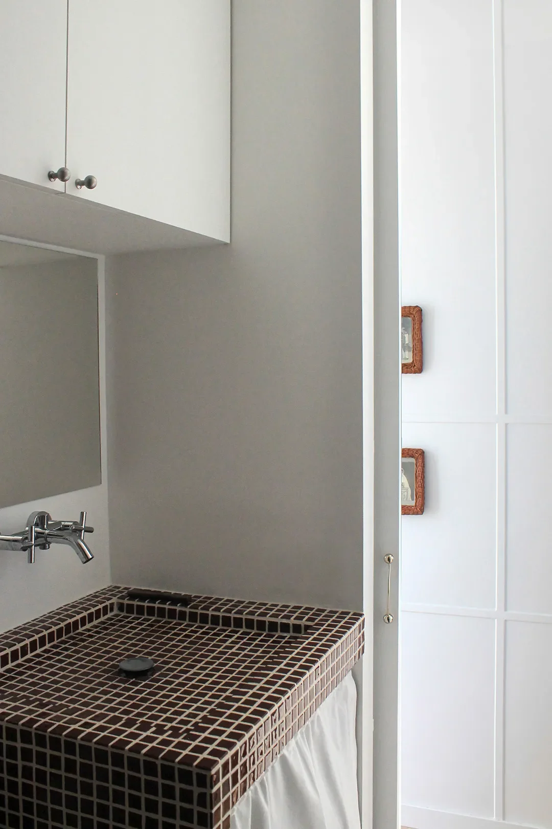Before & After: This Tiny Parisian Bathroom Got a Pool-Tile Glow-Up Worthy of the City of Light