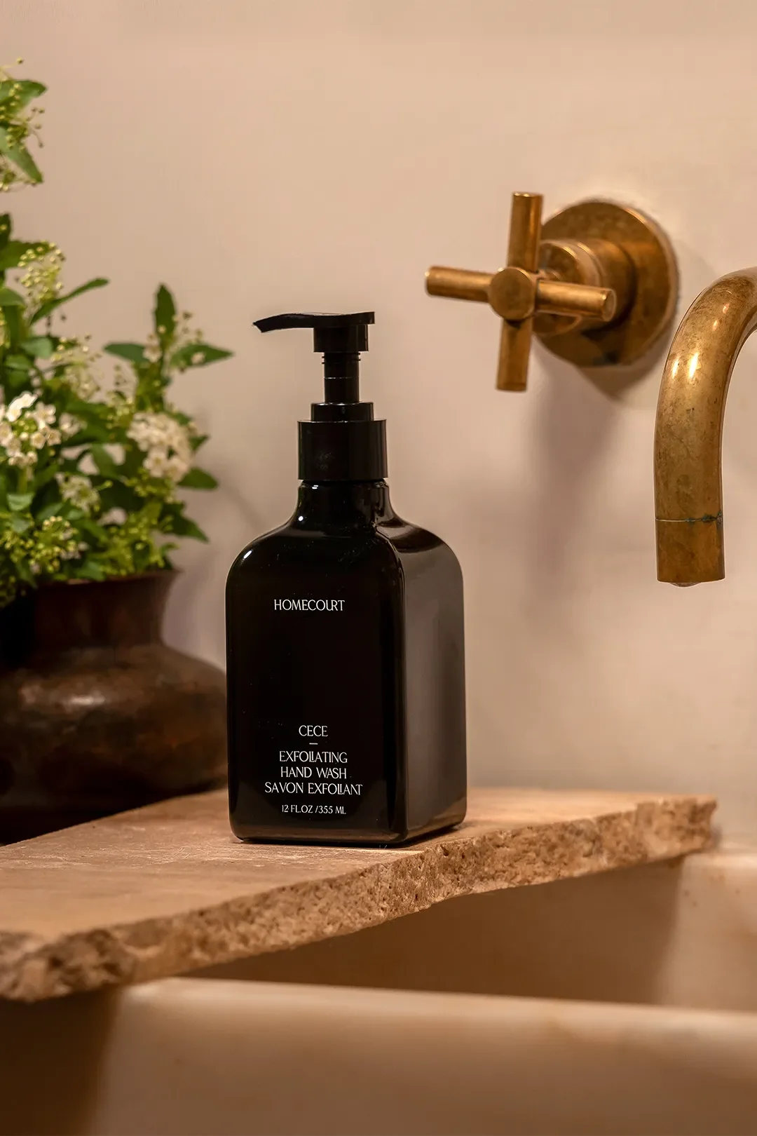 Courteney Cox's Bathroom Dealbreakers Will Make You Side-Eye Your Own Toilet