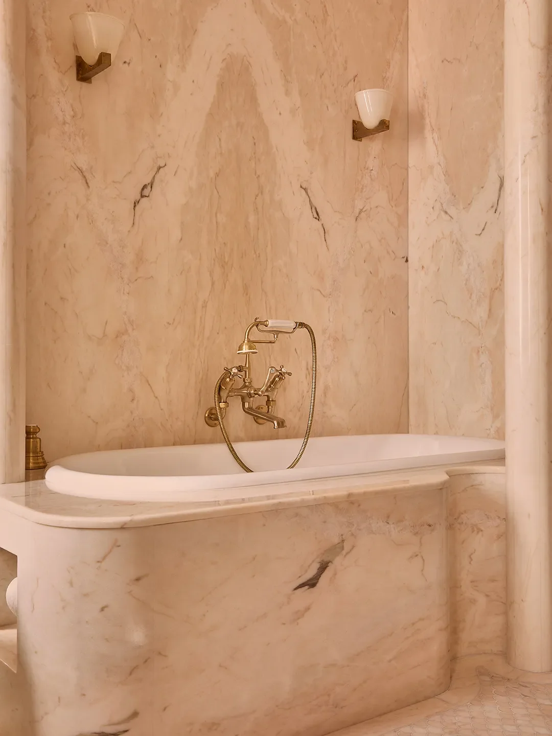 Kate Moss's Pink Bathroom Reno Is Serving Gatsby-Level Glamour and We Can't Look Away