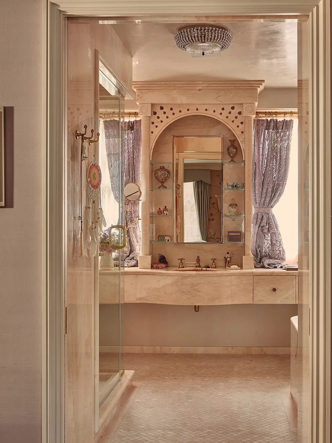 Kate Moss's Pink Bathroom Reno Is Serving Gatsby-Level Glamour and We Can't Look Away