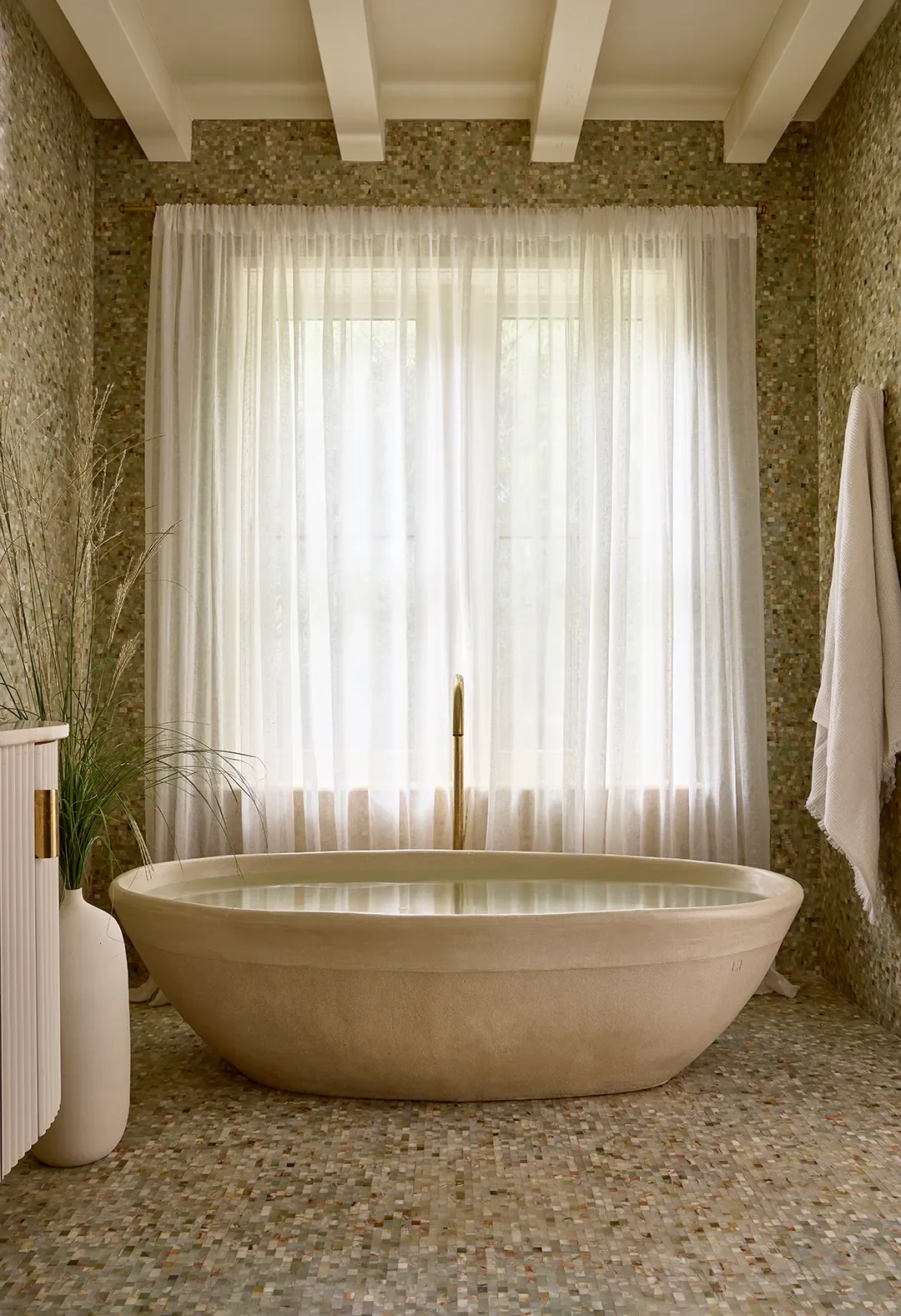 Mosaic Tile Shakes Off Its “Dated” Reputation in This Dreamy Nantucket Bathroom