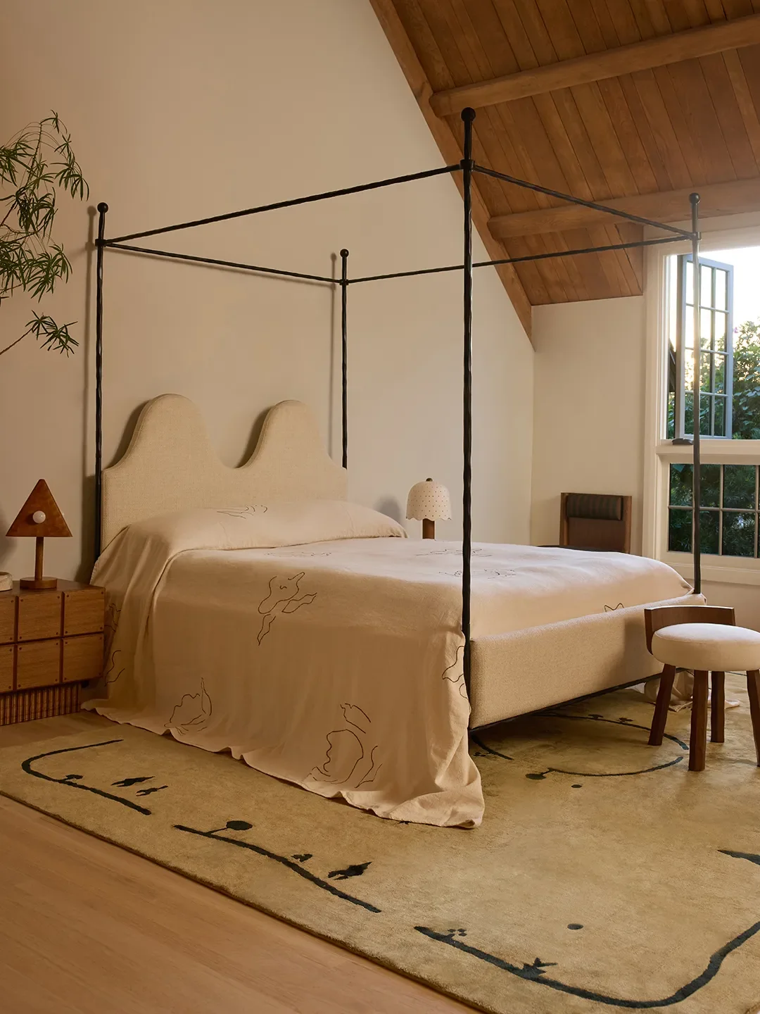 Sarah Sherman Samuel's Canopy Bed Hack That'll Make Yours Look Ridiculously Custom