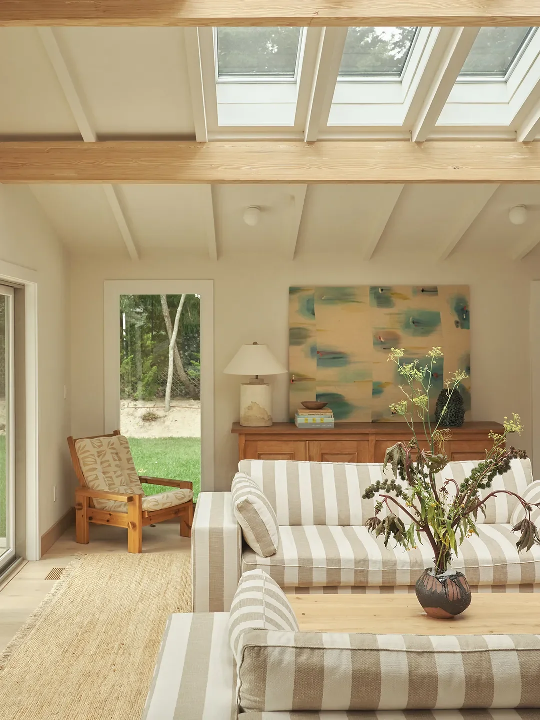 This East Hamptons Home Has Light So Good It Should Have Its Own Agent
