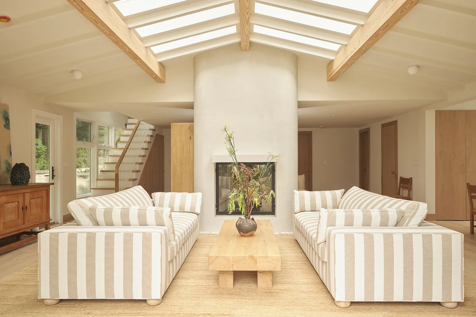 This East Hamptons Home Has Light So Good It Should Have Its Own Agent