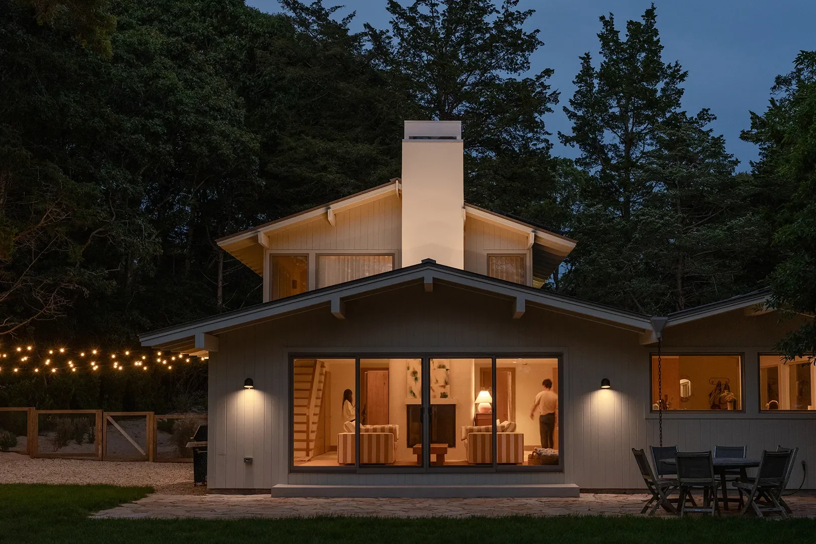 This East Hamptons Home Has Light So Good It Should Have Its Own Agent