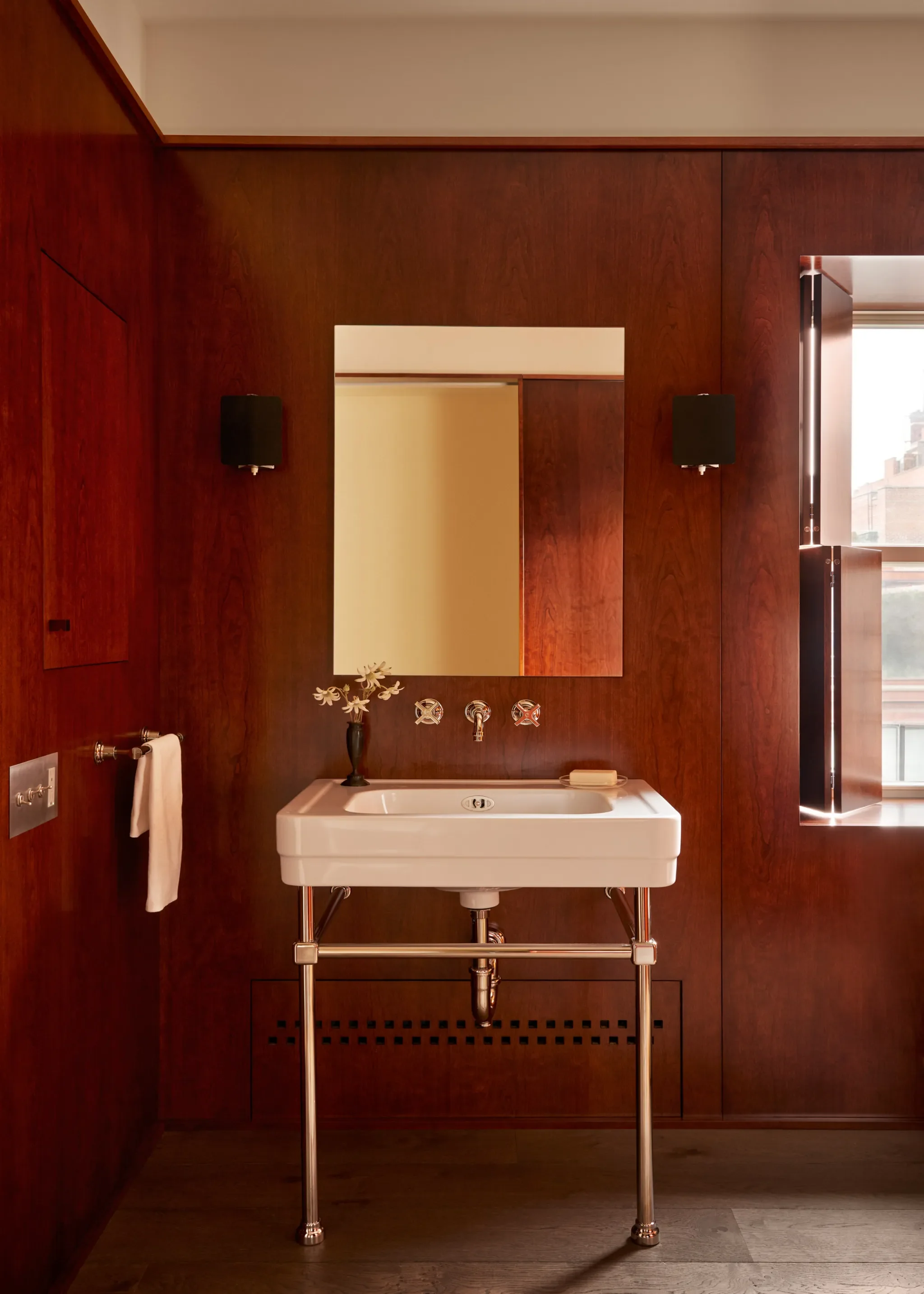 That Old-School Sink Style Everyone's Ghosting Their Modern Sinks For (Again)