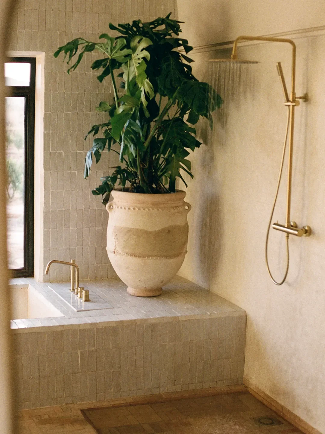 We’re Only Stealing Reno Inspiration From Hotel Bathrooms From Now On (Sorry, Not Sorry)