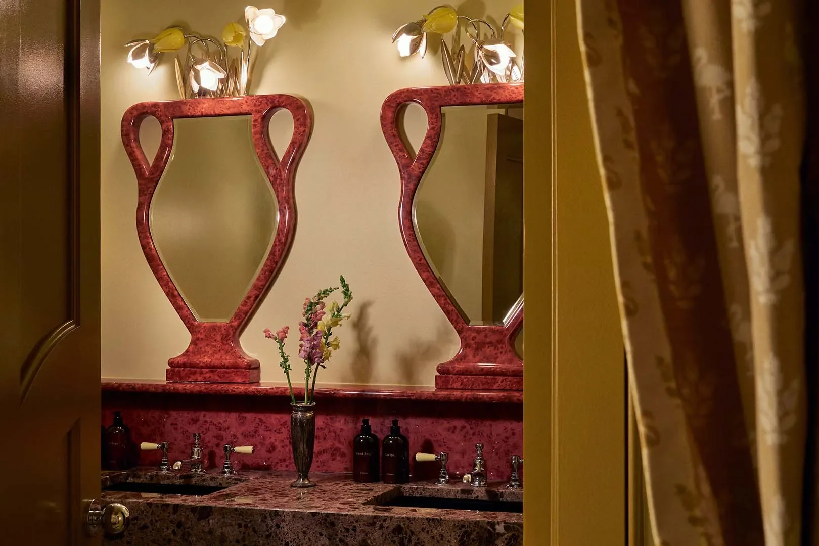 We’re Only Stealing Reno Inspiration From Hotel Bathrooms From Now On (Sorry, Not Sorry)