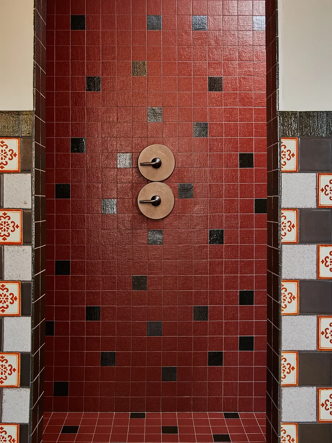 We’re Only Stealing Reno Inspiration From Hotel Bathrooms From Now On (Sorry, Not Sorry)