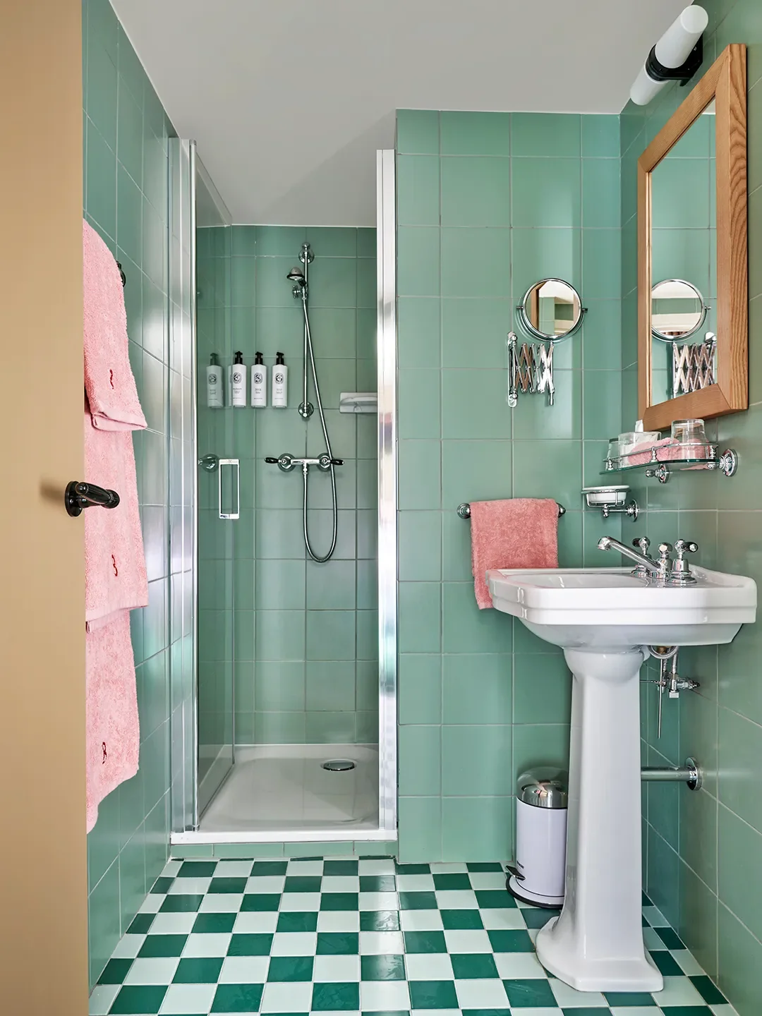 We’re Only Stealing Reno Inspiration From Hotel Bathrooms From Now On (Sorry, Not Sorry)