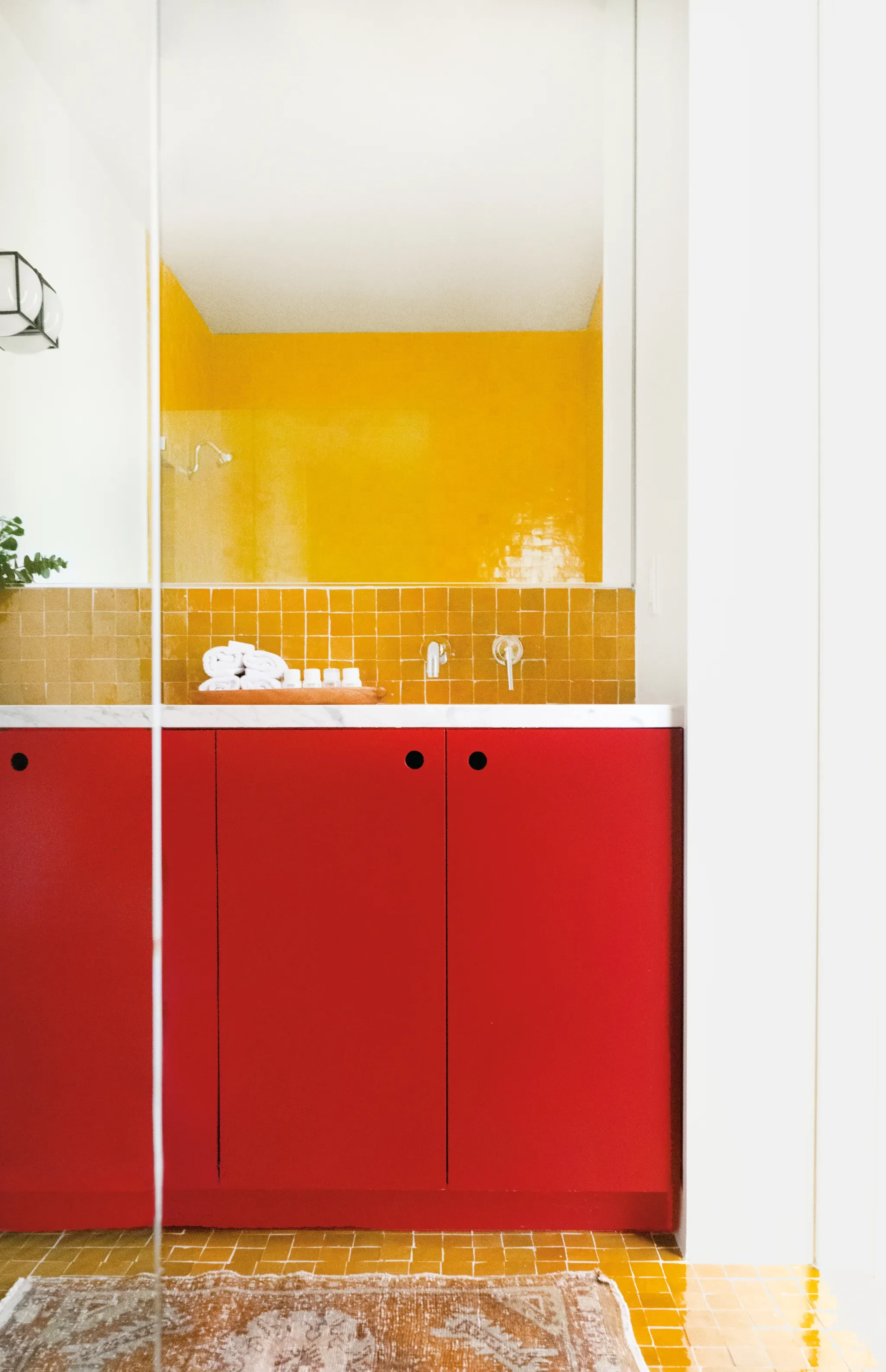 We’re Only Stealing Reno Inspiration From Hotel Bathrooms From Now On (Sorry, Not Sorry)